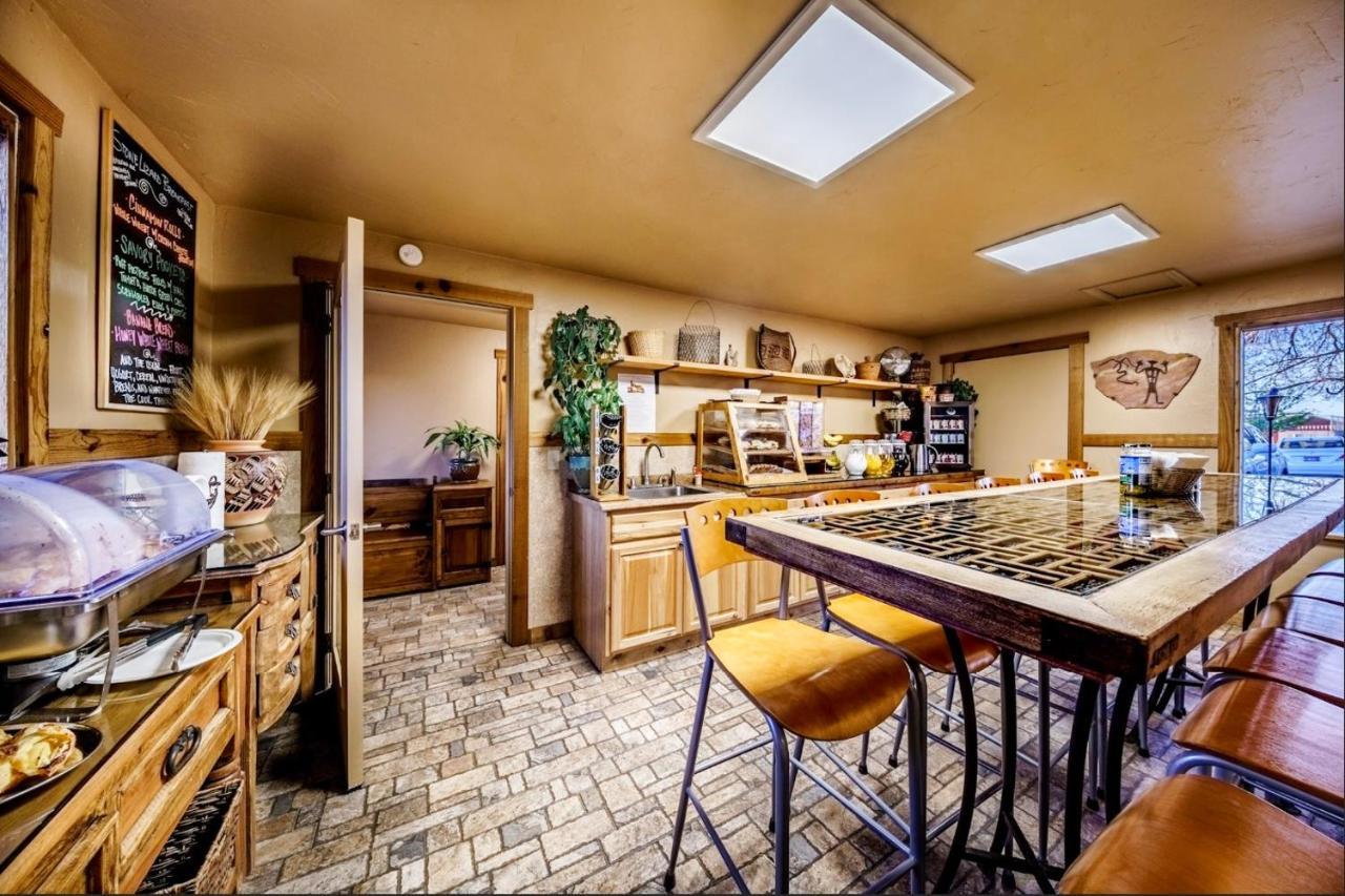 בלאנדינג Stone Lizard Lodge מראה חיצוני תמונה