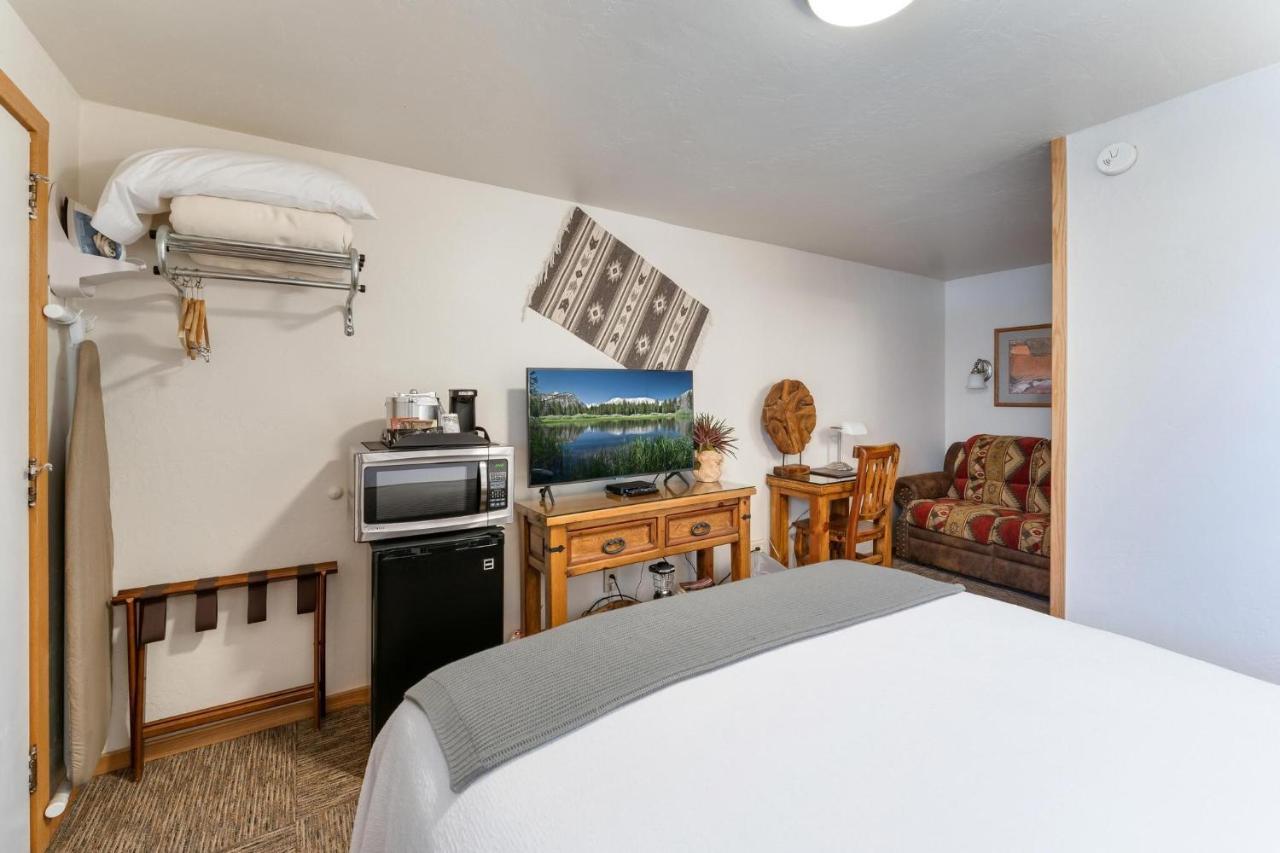 בלאנדינג Stone Lizard Lodge מראה חיצוני תמונה