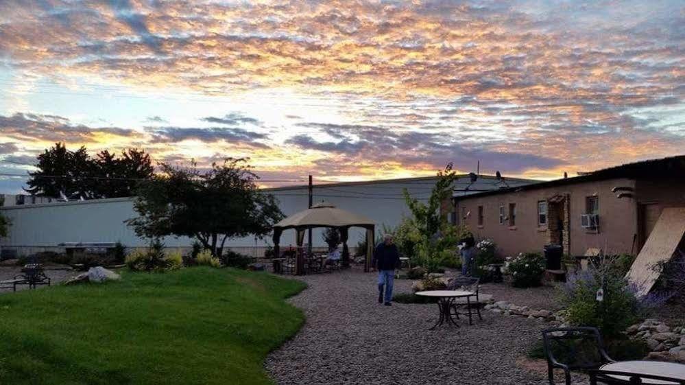 בלאנדינג Stone Lizard Lodge מראה חיצוני תמונה