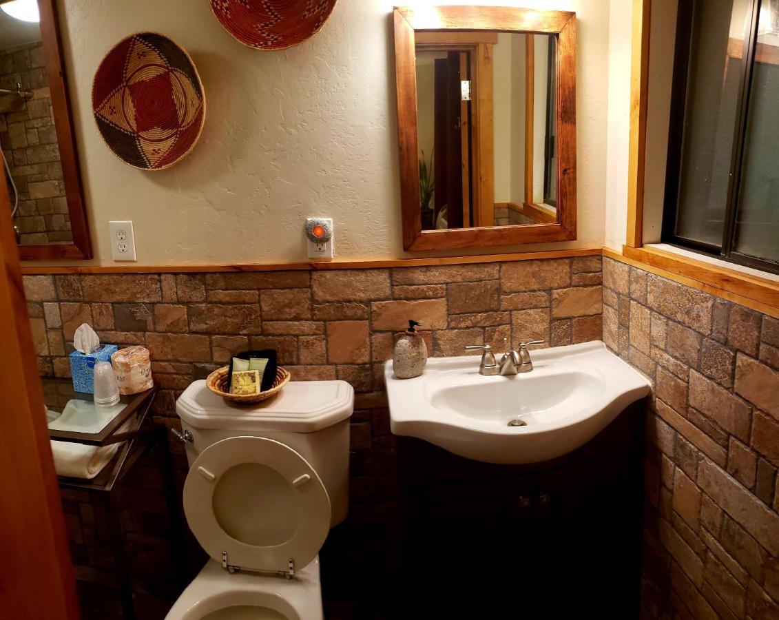 בלאנדינג Stone Lizard Lodge מראה חיצוני תמונה