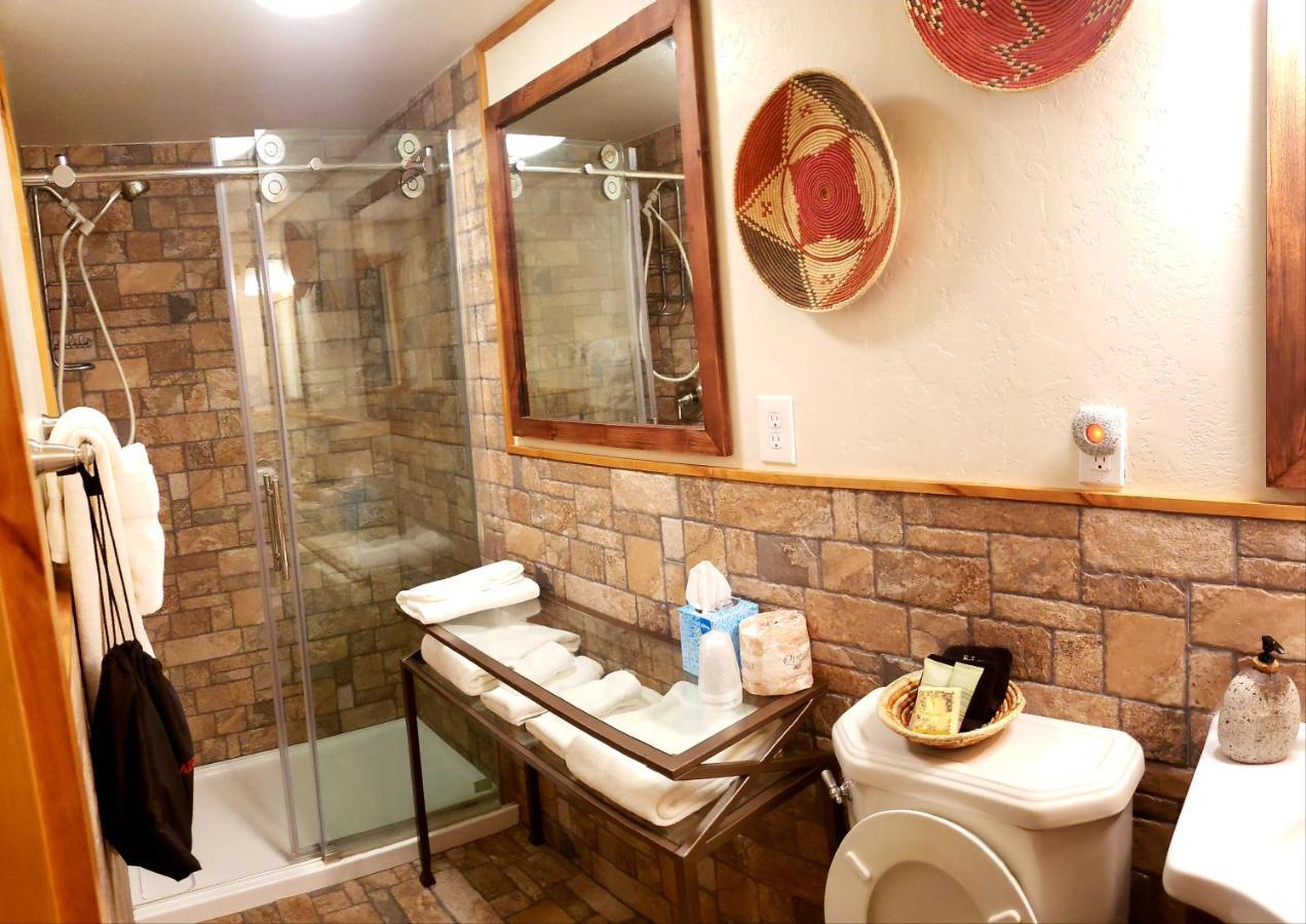 בלאנדינג Stone Lizard Lodge מראה חיצוני תמונה